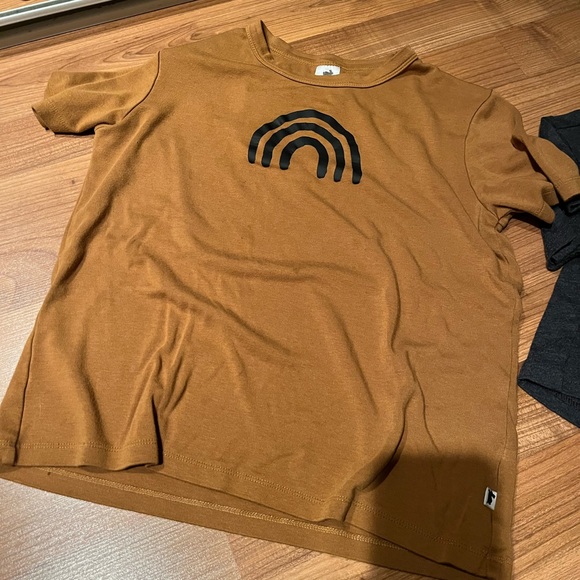 Little and Lovely t-shirt - Picture 2 of 4